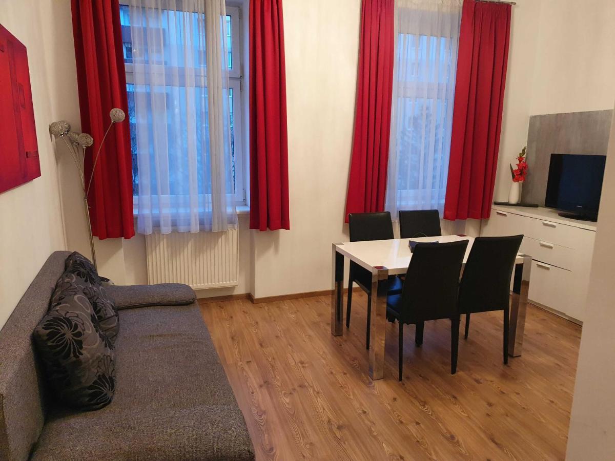 Vibrant Red Apartment I Contactless Check-In ウィーン エクステリア 写真